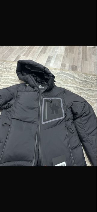 Geaca Moncler Grenoble fabricata in Romania 2025