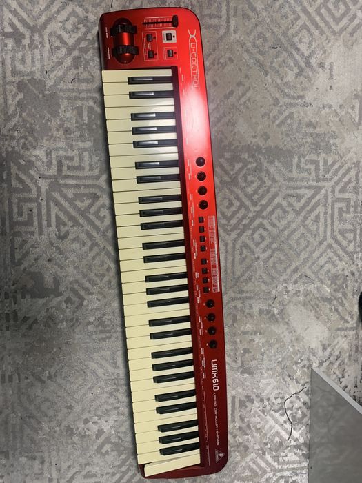 MIDI-клавиатура Behringer U-Control UMX-490