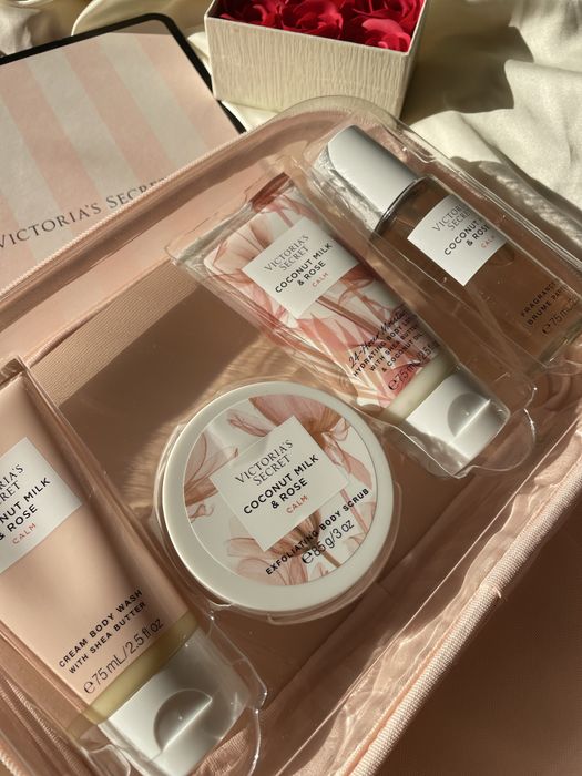 Комплект с несесер и козметика на victoria’s Secret