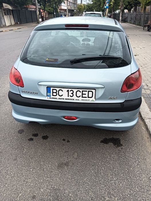 Vând schimb  ambele mașini așteptat oferte