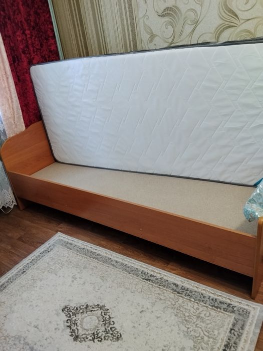 Продам новую кровать с матрасом