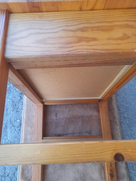 Дървена масичка с чекмедже