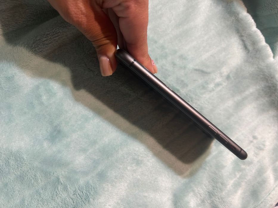 Iphone 11 чист 65 GB