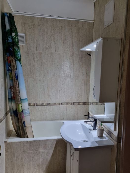 Închiriez  apartament
