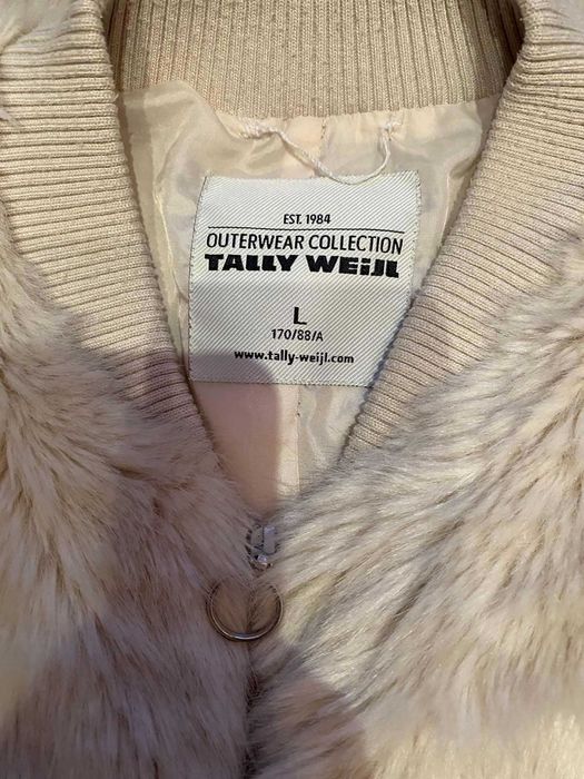 Бяло пухесто яке TALLY WEIJL