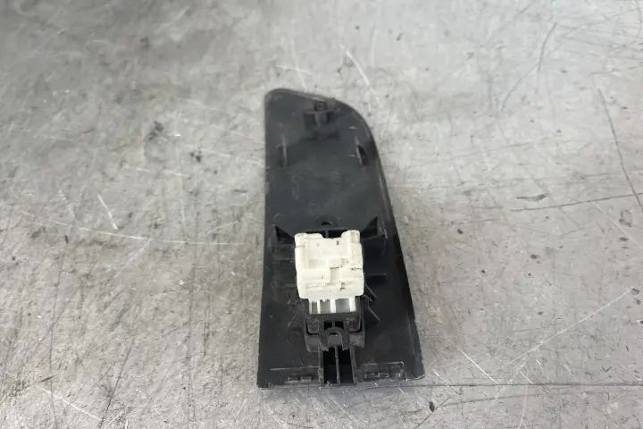 Buton geam pasager fata dreapta Nissan Terrano 2002