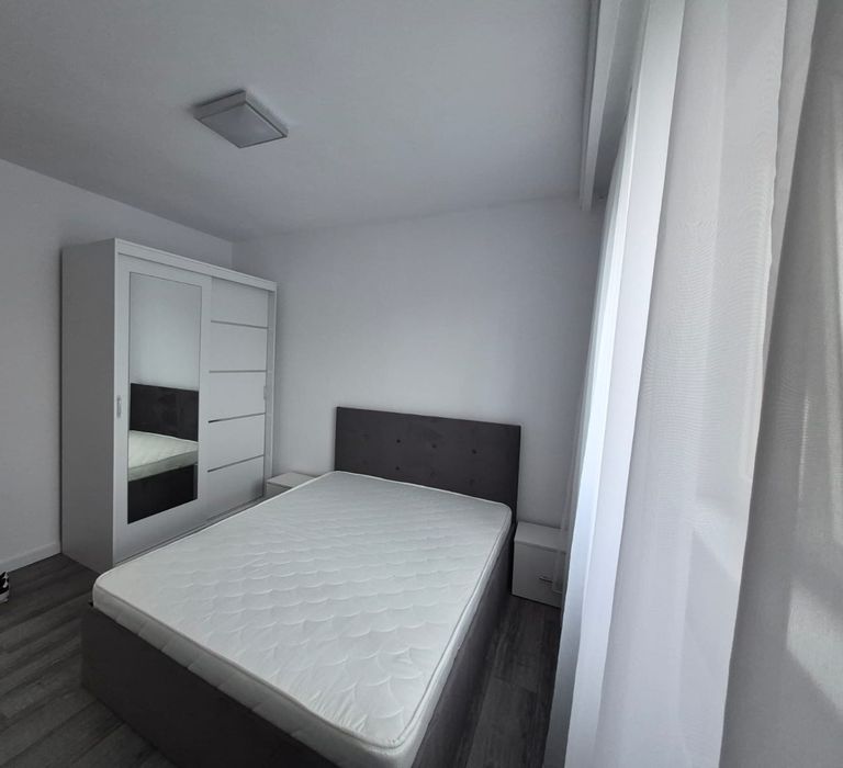 Închiriez apartament