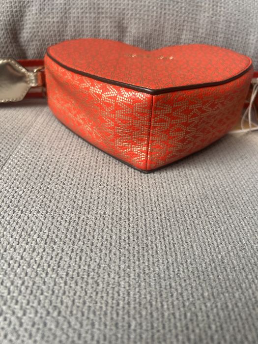 Дамска чанта МК сърце