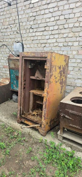 сейф б.у  большой