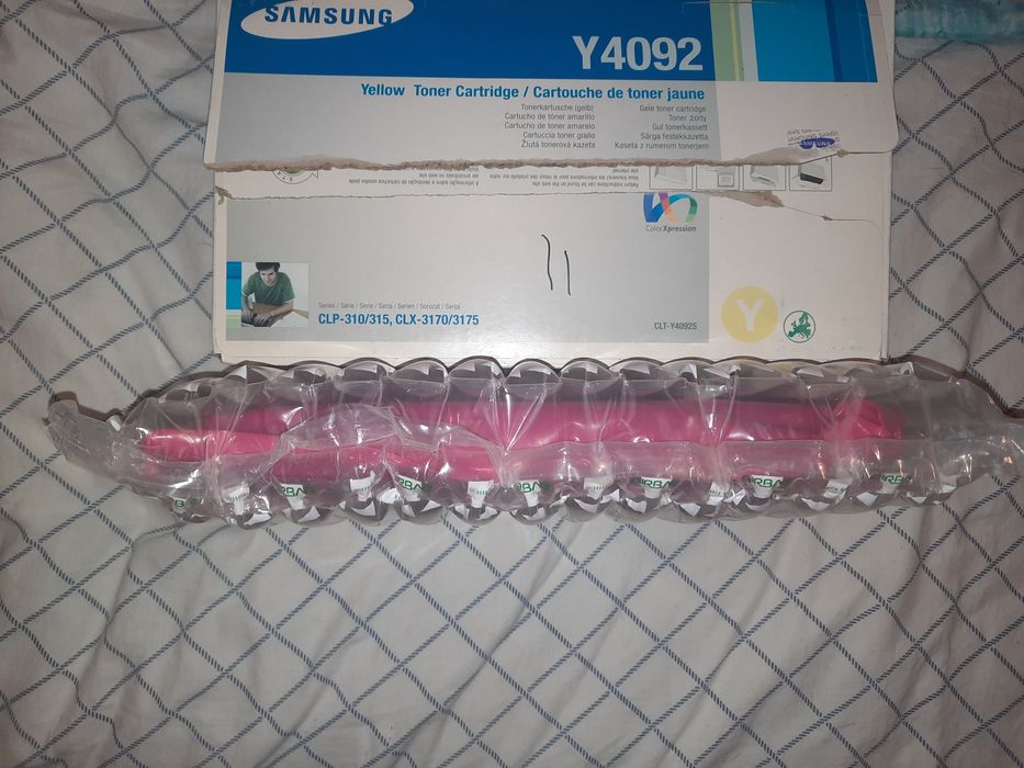 Чисто нова тонер касета за цветен лазарен принтер моделY4092маркаSamsu