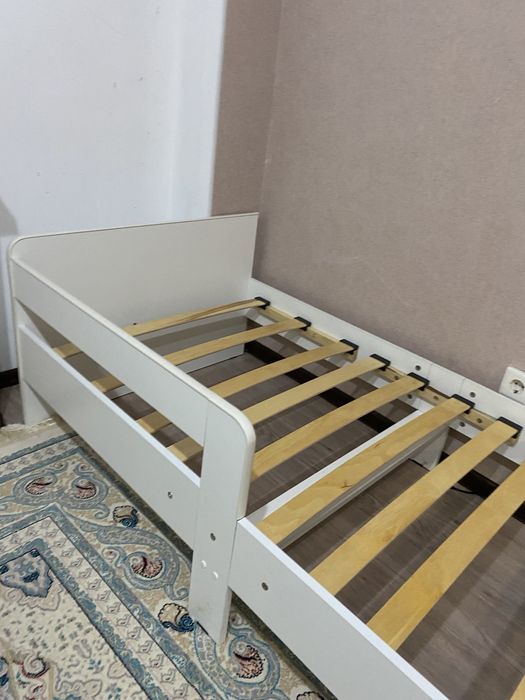 Детская кровать без матраса