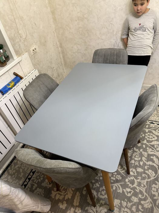 Кухонный стол с 6ти стульями