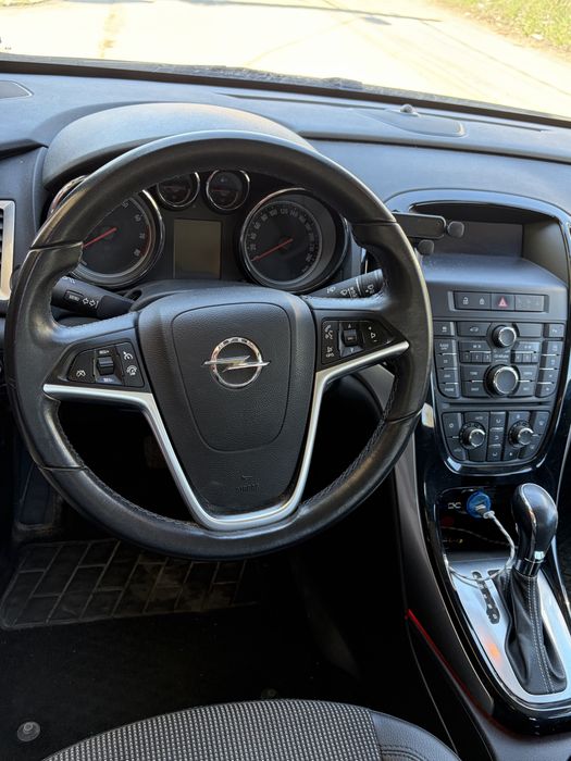 Opel Astra J 1.4T автомат 108000км