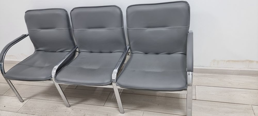 Мебель для офиса: Стол, стулья, кресла, шкаф.