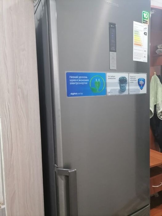 Продаётся двухкамерный холодильник Samsung. Цена 120 000тг.