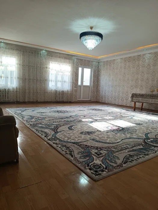 Продается дом на 6 соток земли. Уч кахрамон.