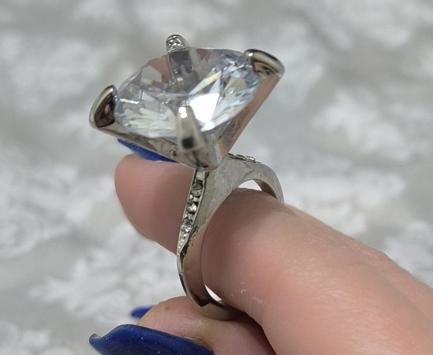 Брелок для ключей " кольцо с бриллиантом"