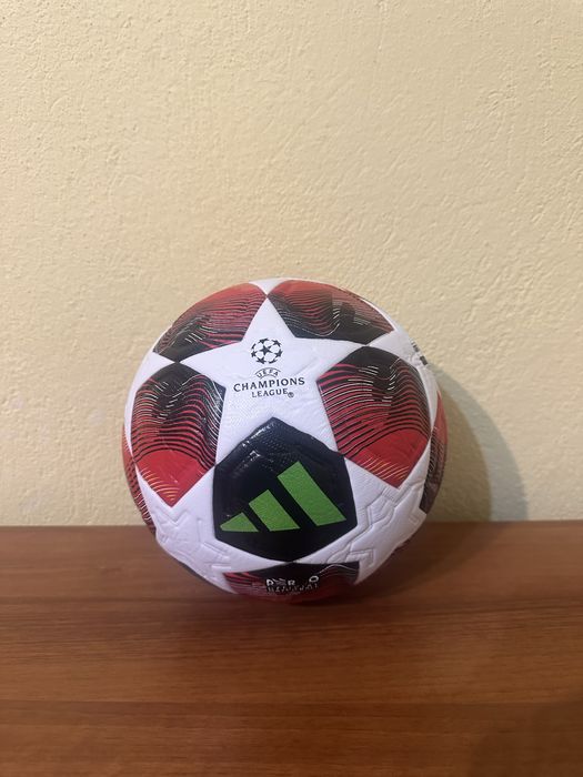 Футболни топки adidas