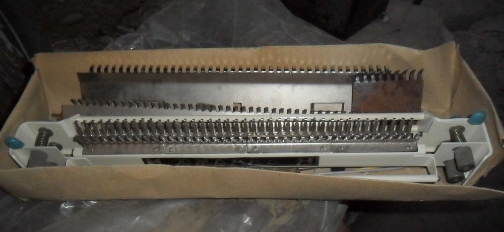 продается вязальная машинка Южанка