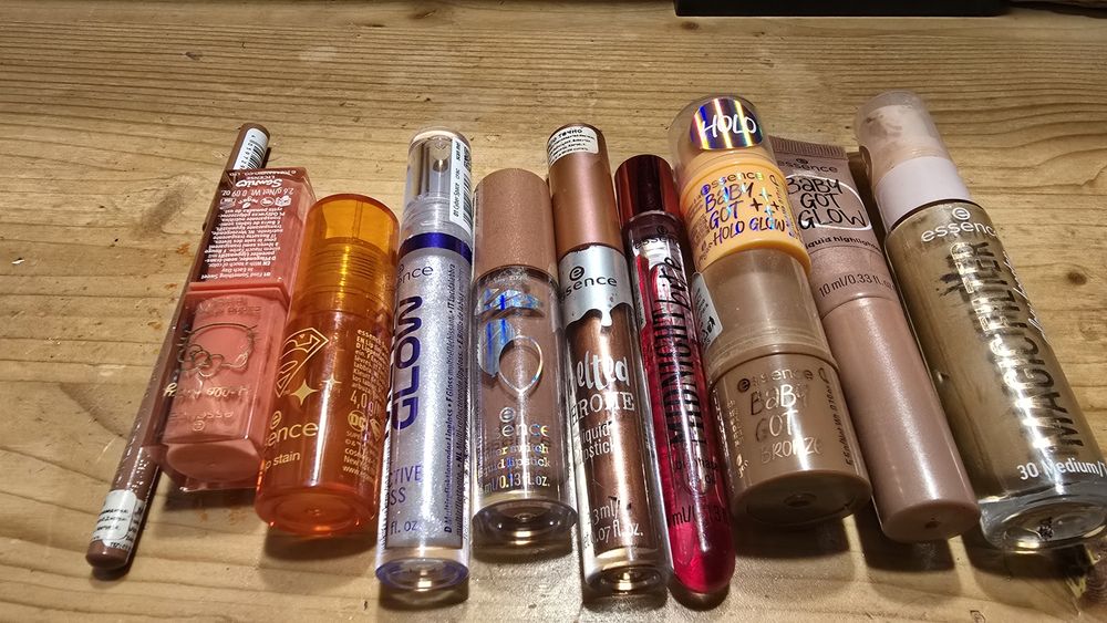 Сет козметика ESSENCE