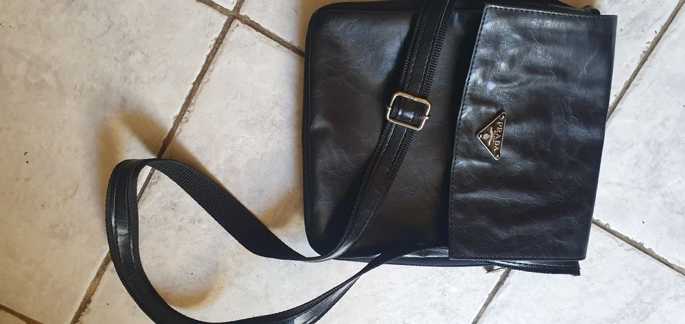 Мъжка чантичка  Prada