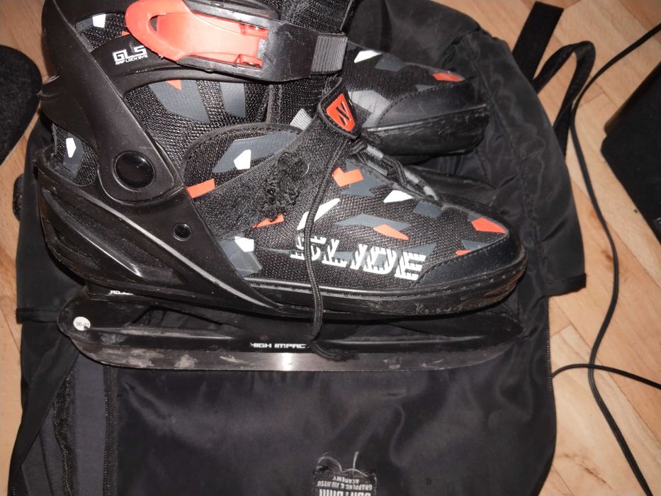 В продаже коньки