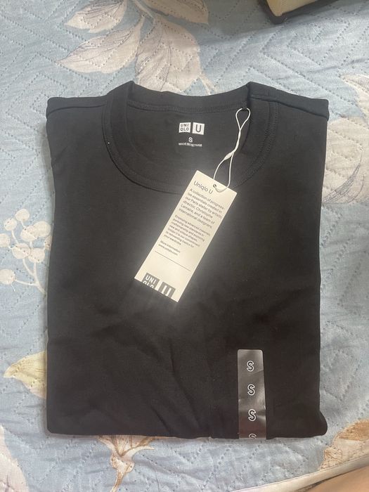 Футболка uniqlo черного цвета
