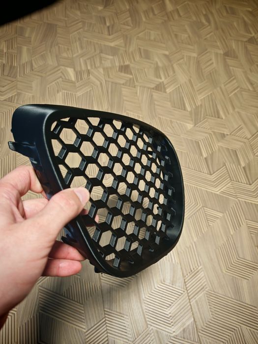 Seat Ibiza 6L решетка пчелна пита