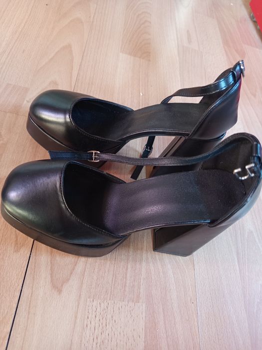 Обувки на платформа