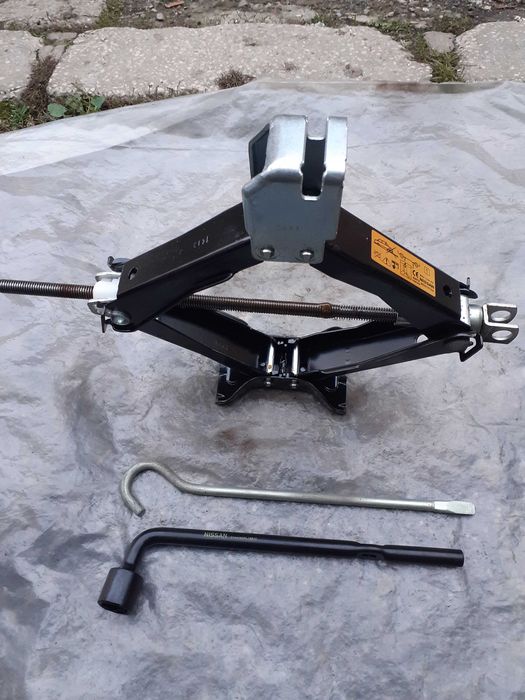 Cric,cheie roti NISSAN Qashqai, X-trail, Juke, RENAULT Kadjar, Arkana