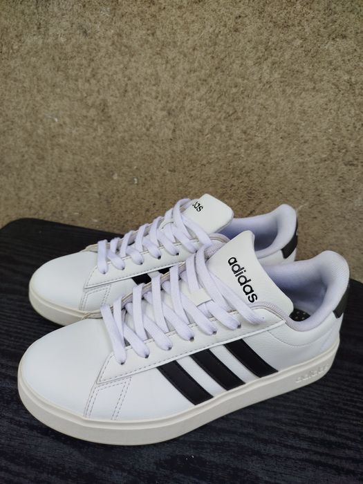 Дамски кецове Adidas