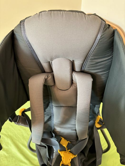 deuter, туристическа раница за носене на дете, с бебе в планината