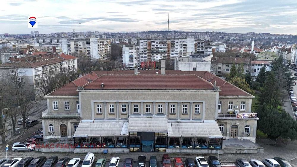 Дава се под наем Офис в Русе, Център - 4000 кв.м за 27929.13 € - Снимка #3