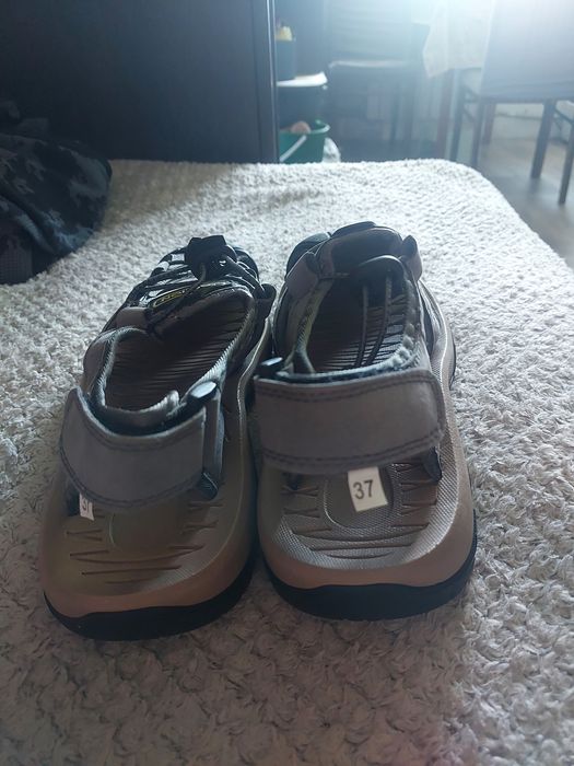 Продам новую обувь