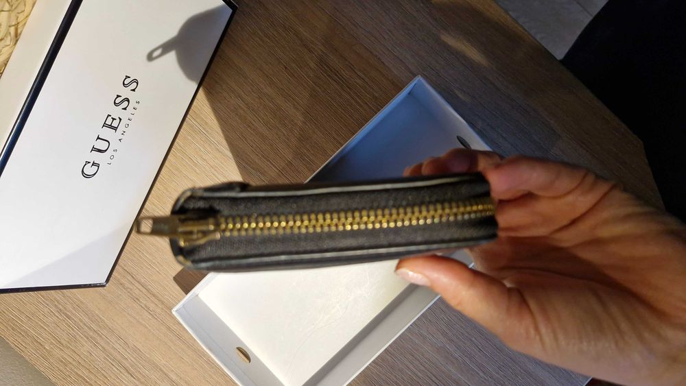 Портмоне Guess 50 лв.