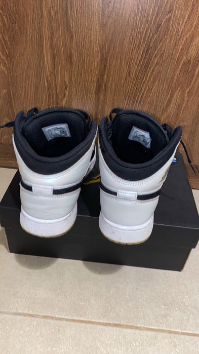 Air Jordan 1 Mid Diamond