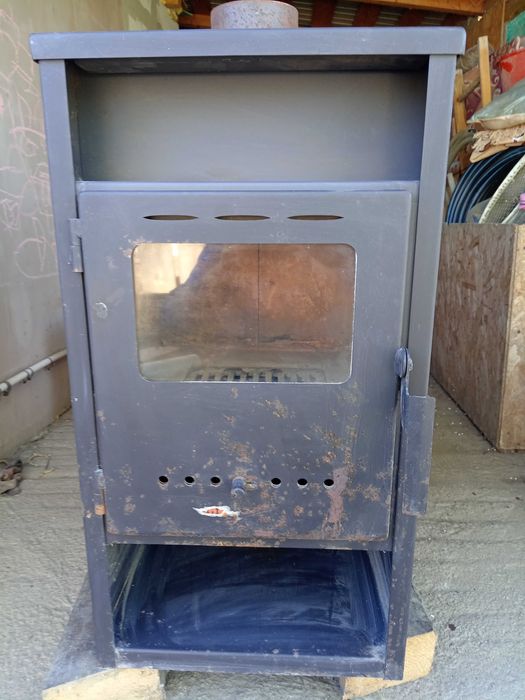 Vând sobă pe lemne și brichete