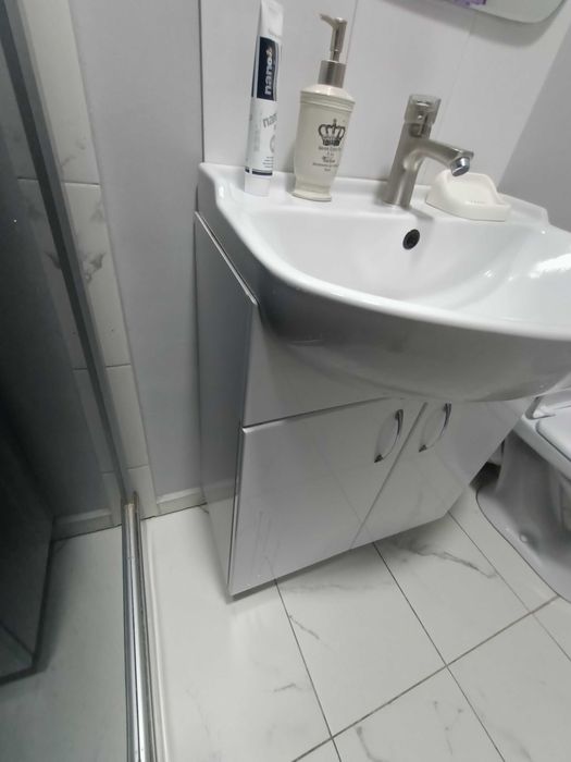 Продам тумбу с раковиной