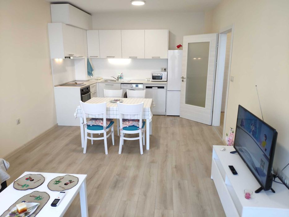 Дава се под наем Двустаен апартамент в Варна, Аспарухово - 71 кв.м за 650 € - Снимка #3