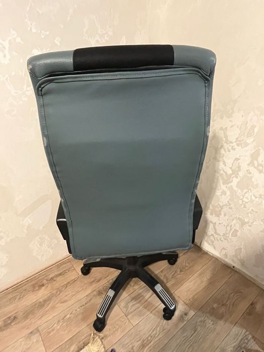 Кресло на колесиках