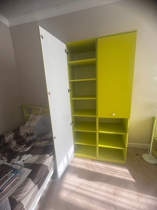 Продам стол и шкаф за 30 000!!!