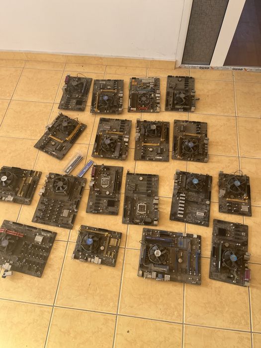 Kit placa de baza (au fost folosite la minat dar merg si la gaming )