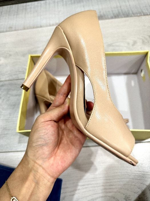 Туфли бежевого цвета из экокожи