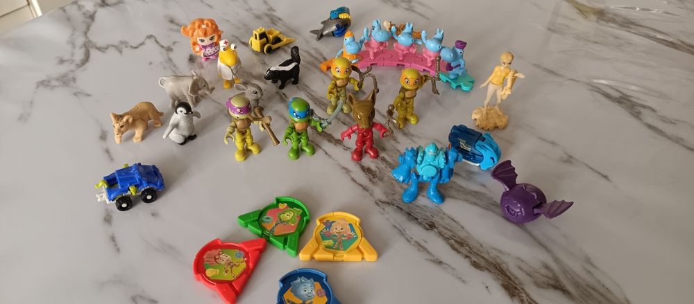 Киндер игрушки .