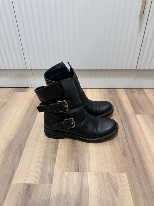 Продам демисезонные кожаные сапоги