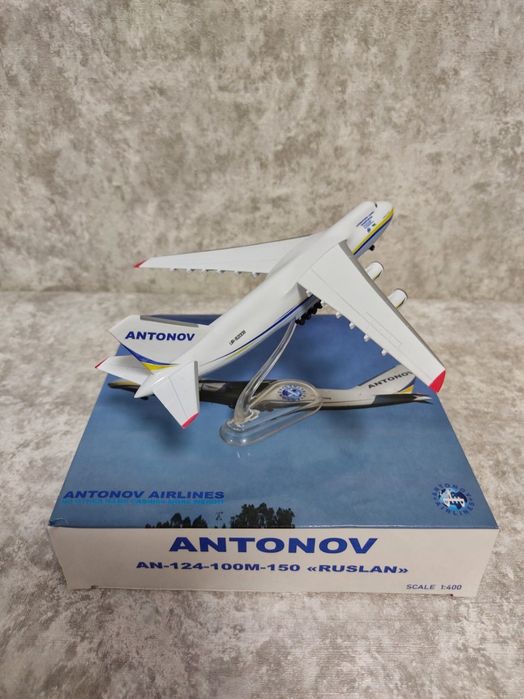 Самолёт Антонов 124 Руслан (Украина) коллекционная модель в подарок !!