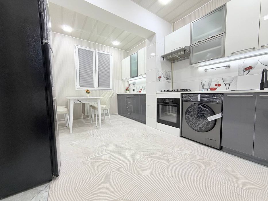 UCHTEPA 2 xona 3xona qilingan kvartira SOTILADI. Barcha qulaylik bor.