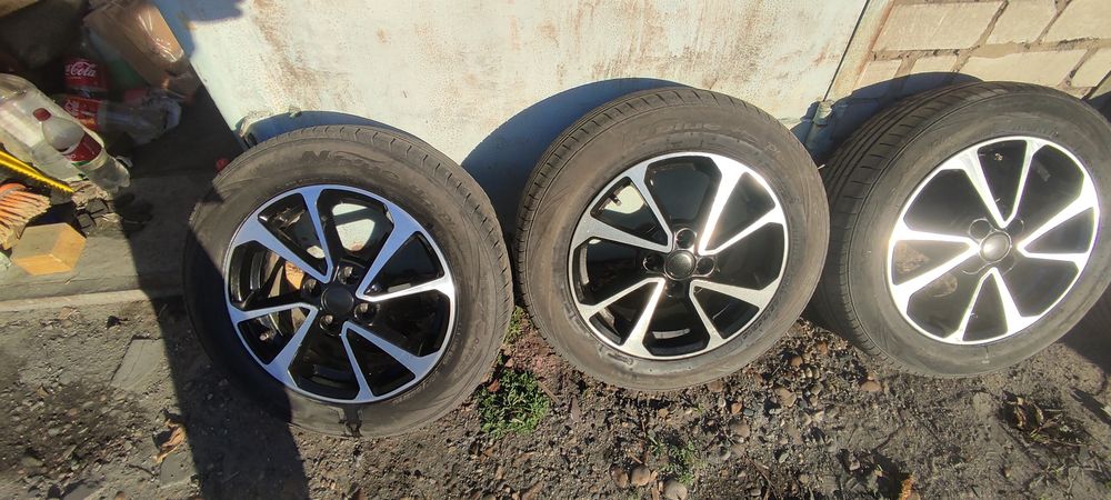 Продам диски на 15 kia rio