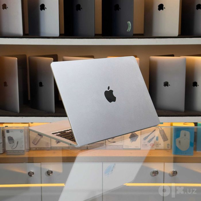 Macbook Air 13 M4 Silver 16/512GB Nasiya Savdo bor