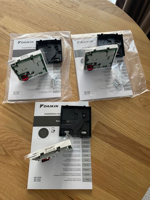 Кабелен стенен термостат Daikin Madoka